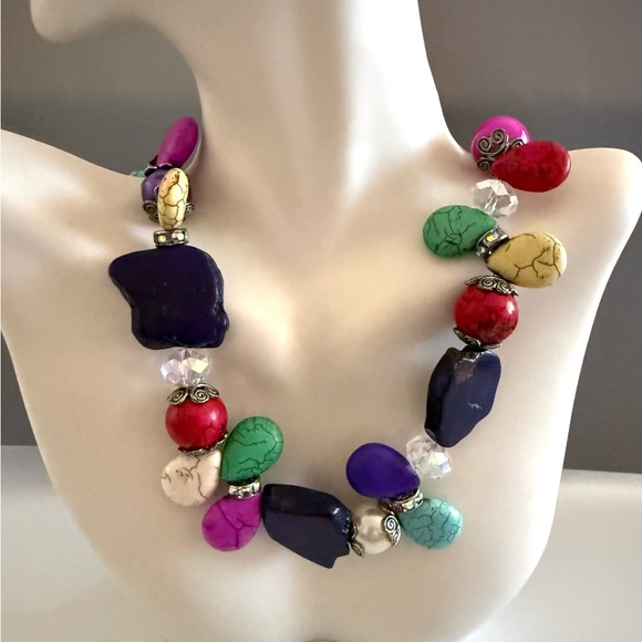Southwestern Dyed Howlite Natural
Gemstone Statement Necklace With Toggle Clasp - Picture 2 of 6